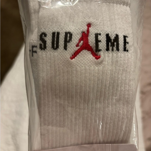 Supreme X Jordan, crew, socks, size medium NWT - Picture 4 of 4